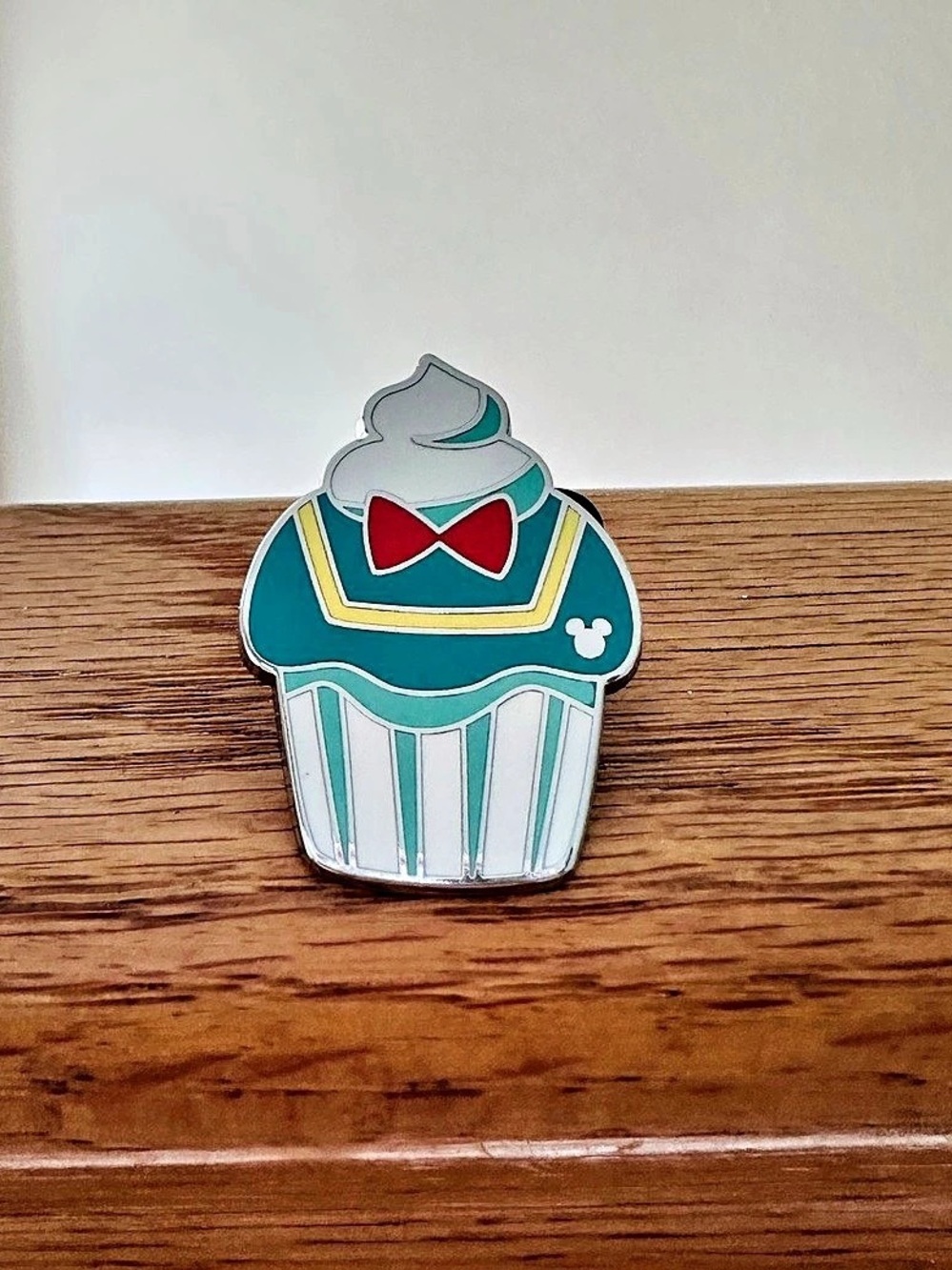 Walt Disney World Hidden Disney 2025 Wave B Treats Donald Duck Cupcake Pin Green
